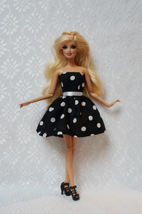 Puntikaté letní šaty — foto 3