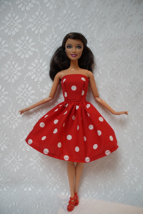 Puntikaté letní šaty — foto 3