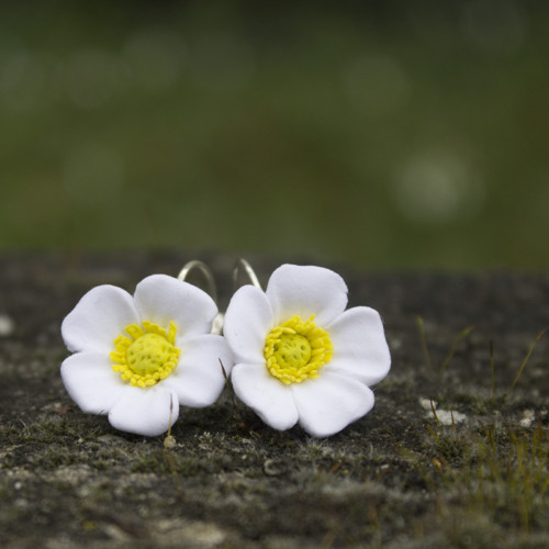 Šípková růže (2cm) - náušnice — foto 2