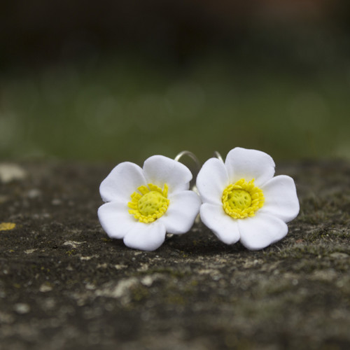 Šípková růže (2cm) - náušnice — foto 3