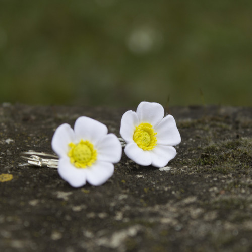 Šípková růže (2cm) - náušnice — foto 4