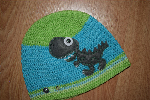 Háčkovaná jarní čepice DINO — foto 2