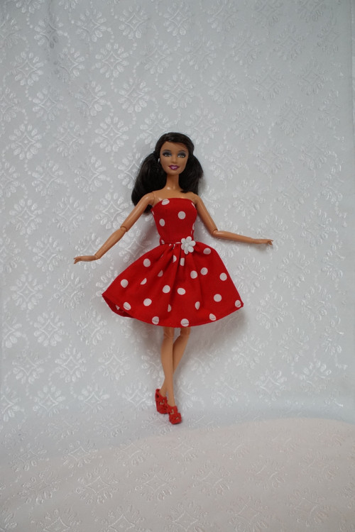 Puntikaté letní šaty — foto 3