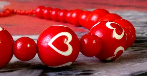 Červené retro korále se srdíčky — foto 2