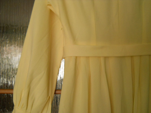 Smetanové šaty — foto 3
