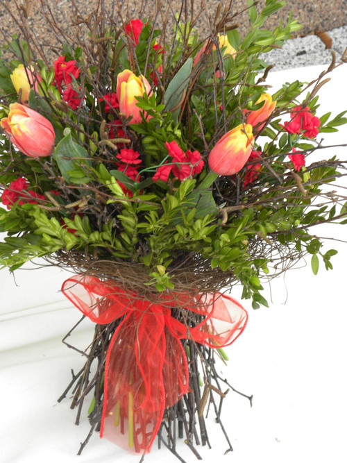 Březová kytka s tulipány — foto 2