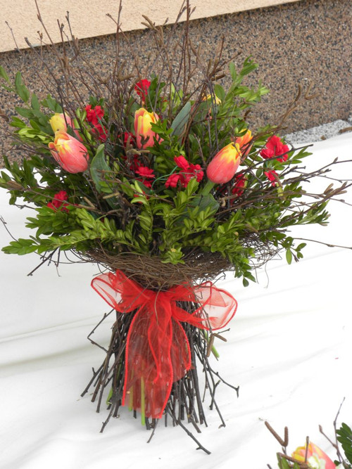 Březová kytka s tulipány — foto 3