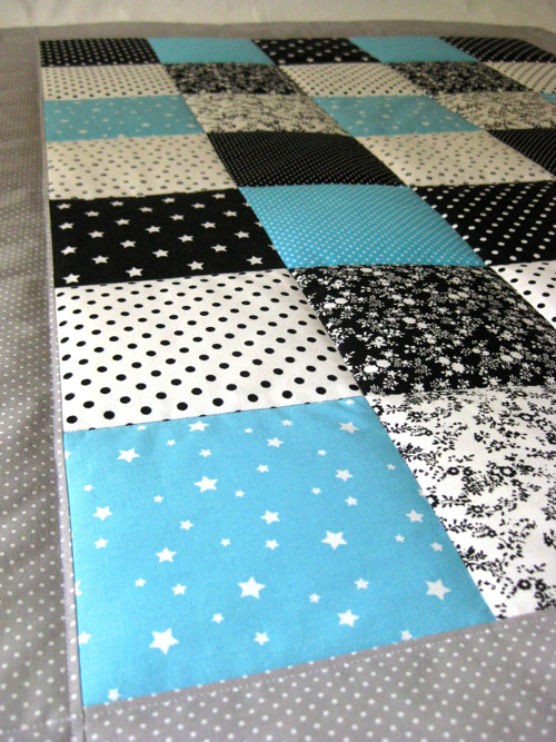 PATCHWORK deka 95x125 - černobílá s azurovou — foto 2