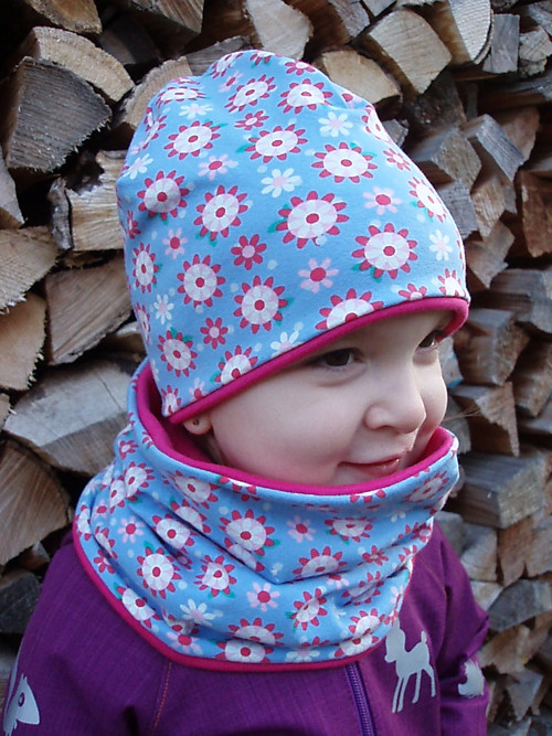 Modrá čepička růžová kytička — foto 3