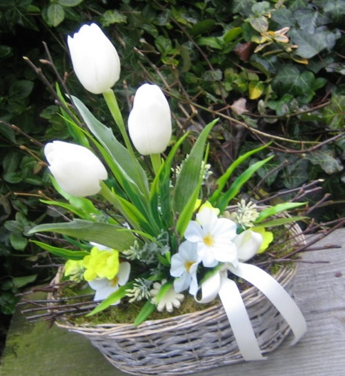 Jarní košík s tulipány — foto 2