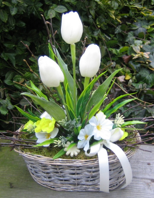 Jarní košík s tulipány — foto 3