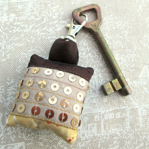 Přívěsek Coussin.pour.les.clefs.XXIX — foto 4
