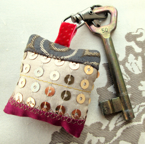 Přívěsek Coussin.pour.les.clefs.XXXI — foto 4