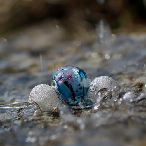 Stříbrný náhrdelník s kvítky... — foto 3