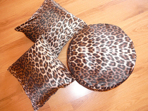 Leopard set - sedák + 2 povlaky na polštář — foto 3