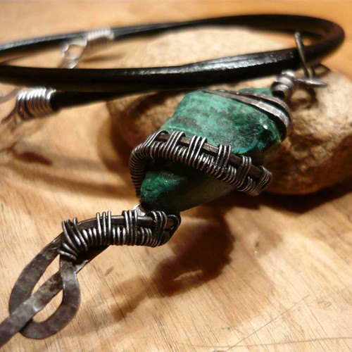 Náhrdelník- malachit, kov, wire wrapping — foto 2