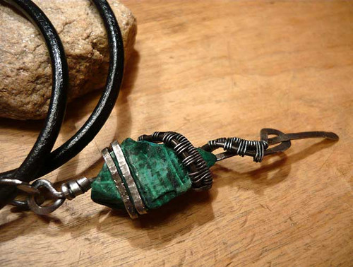 Náhrdelník- malachit, kov, wire wrapping — foto 3
