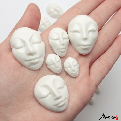 Porcelánový obličej s úsměvem D1 — foto 2