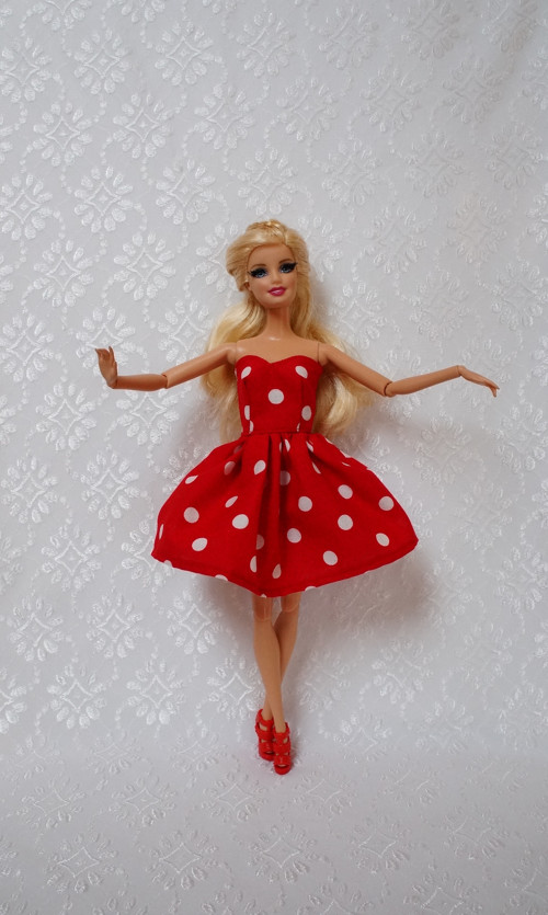 Puntikaté letní šaty — foto 2