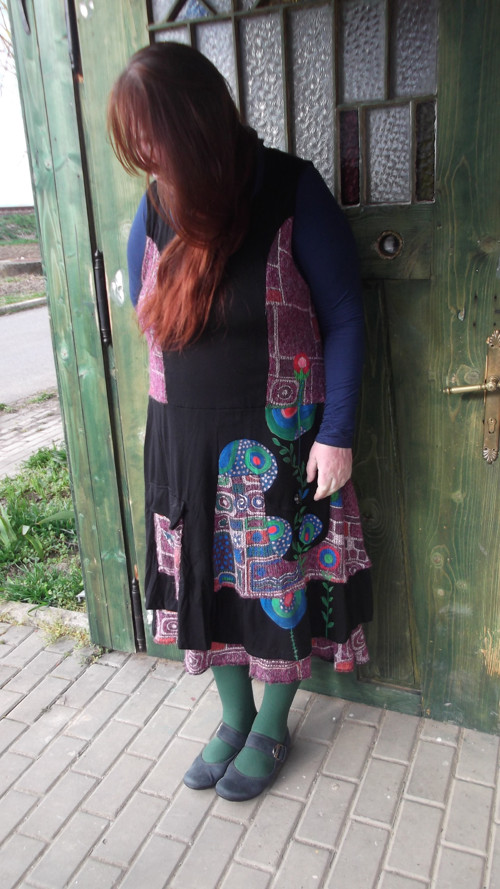 Šaty Sarah Santos s tajemstvím — foto 3