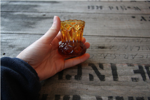Malá broušená vázička - medová — foto 2