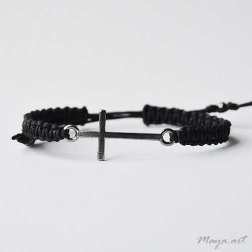 Černý náramek "MACRAME BRACELET" s křížkem — foto 2