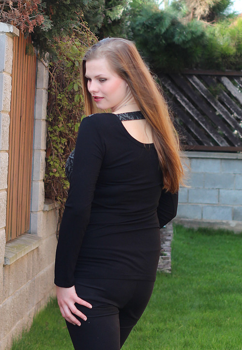 Tričko s velkým zadním výstřihem — foto 2
