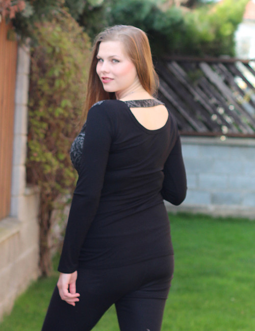 Tričko s velkým zadním výstřihem — foto 5
