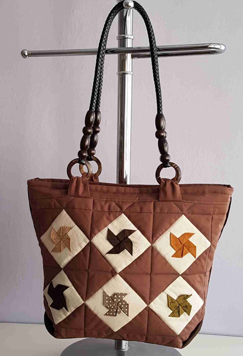 Kabelka patchwork - 3D větrníčky — foto 2