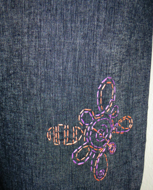 Elegantní šaty s ornamenty — foto 5
