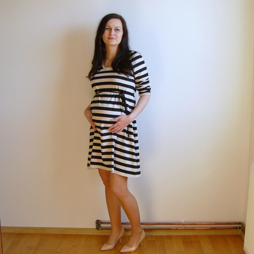 Pruhované těhotenské šaty — foto 5