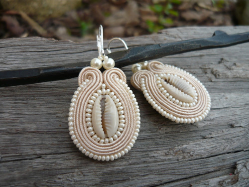 Soutache náušnice Mušle ivory — foto 2
