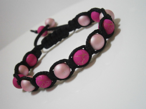 Růžový náramek (macramé/shamballa) — foto 2