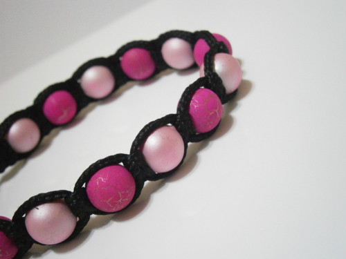 Růžový náramek (macramé/shamballa) — foto 4