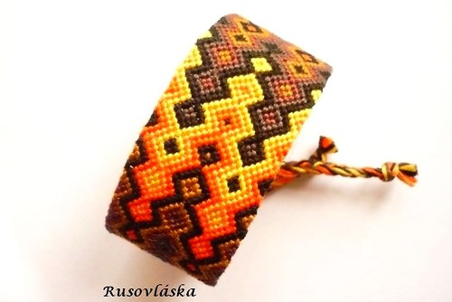 Hnědooranžový náramek — foto 2