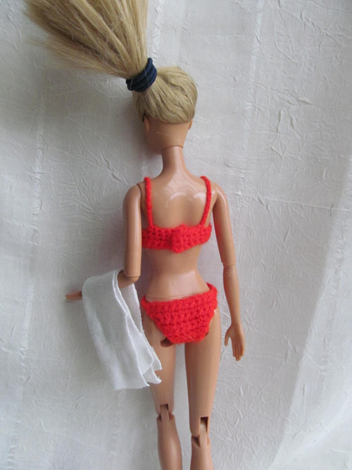 Červené plavky pro Barbie — foto 2