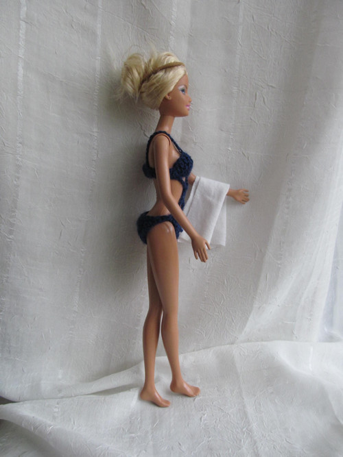 Tmavě modré plavky pro Barbie — foto 3