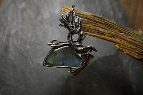 Vrána - talisman s labradoritem Madagaskar — foto 5
