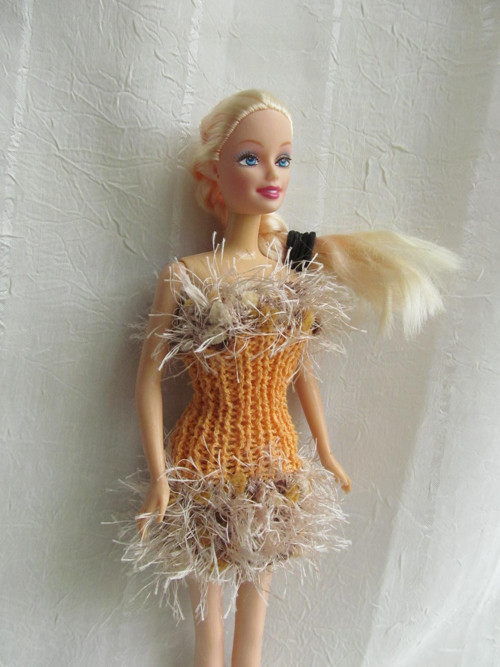 Střapaté šaty pro Barbie — foto 2
