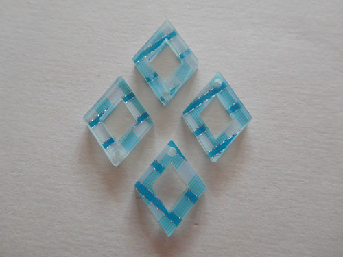 Přívěsek - plast — foto 2