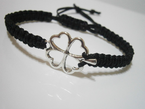 "Čtyřlístek" - černý náramek (macramé) - Unisex — foto 3