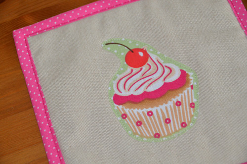 Pod hrníček patří… cupcake (višeň) — foto 3