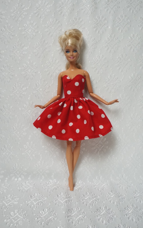Puntikaté letní šaty — foto 3