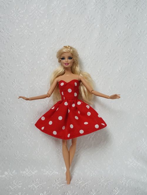 Puntikaté letní šaty — foto 2