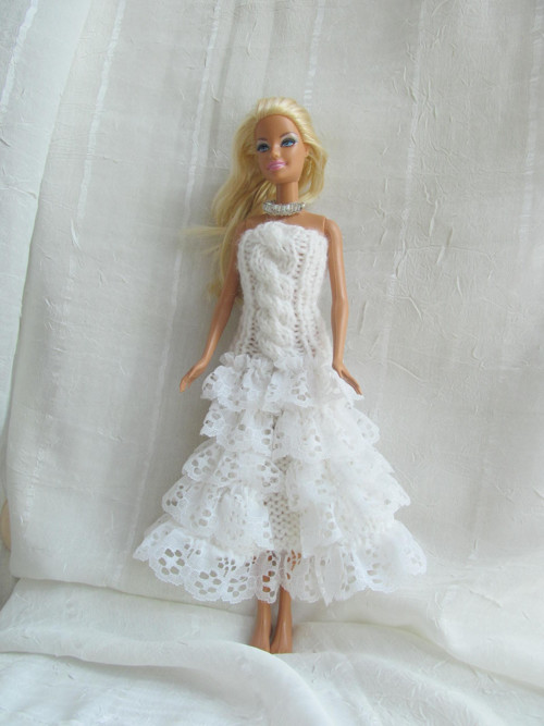 Krajkové bílé šaty pro Barbie — foto 2