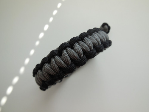 Paracord náramek - EDC - černošedý — foto 2