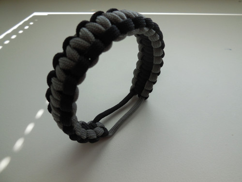 Paracord náramek - EDC - černošedý — foto 3