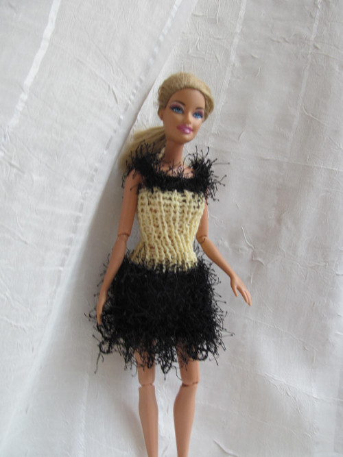 Střapaté šaty pro Barbie — foto 2