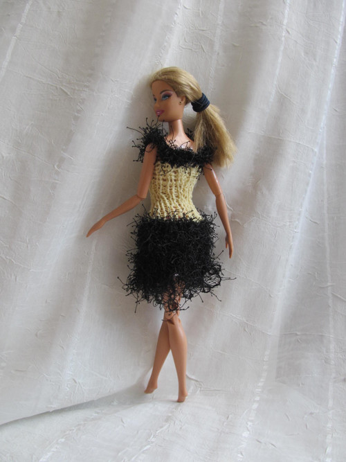 Střapaté šaty pro Barbie — foto 3