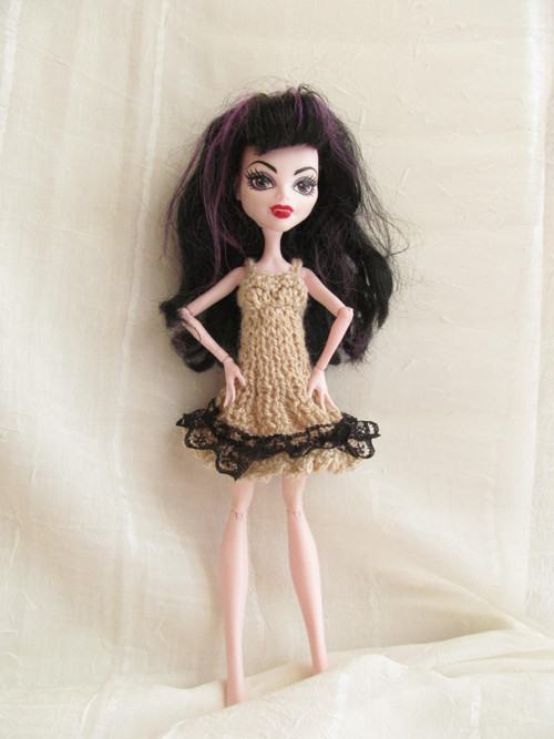 Souprava na Monster High - šaty a čepice — foto 2